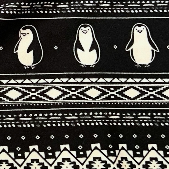 Penguin Christmas Flared Hem Leggings Size XS Soft Stretchy Comfy Holiday Winter - Picture 2 of 5